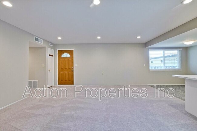 Building Photo - 14225 Lora Dr