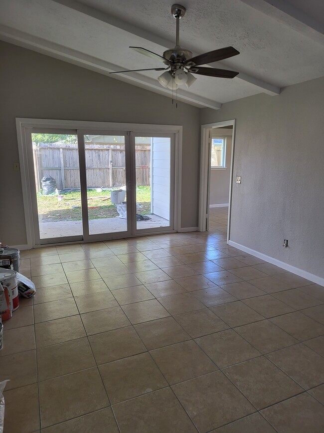 Building Photo - 2315 Green Knoll Dr