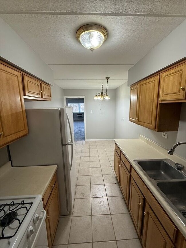 Building Photo - Charming 2-Bedroom, 1-Bathroom Apartment i...