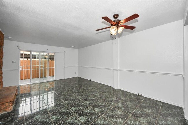 Foto del edificio - 7954 Grove Ridge Dr