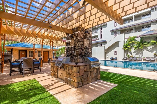 Building Photo - West Maui Breakers 1BR Rental | Pool, Spa, AC & Prime Honokowai Location