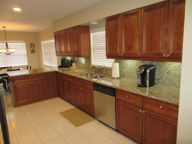 Building Photo - 10561 Greentrail Dr N