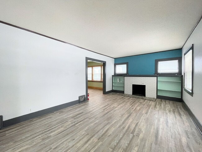 Foto del edificio - Large 4 bedroom home