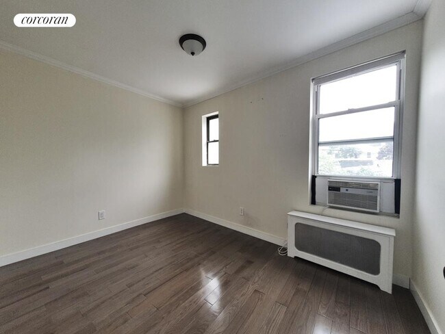 Foto del edificio - 574 Metropolitan Ave