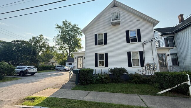 Foto del edificio - Lovely, 2 Story Apartment Triplex within W...