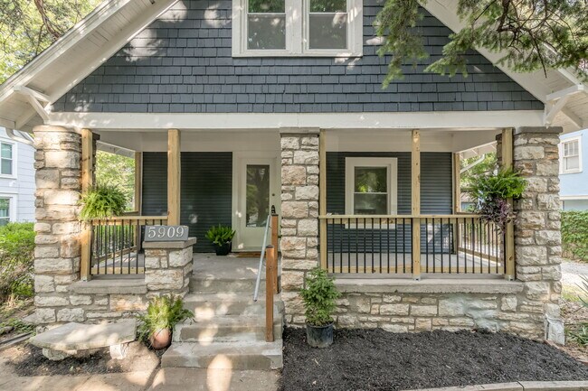 Foto del edificio - 5909 Holmes St