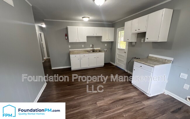 Building Photo - 502 Charter Ave