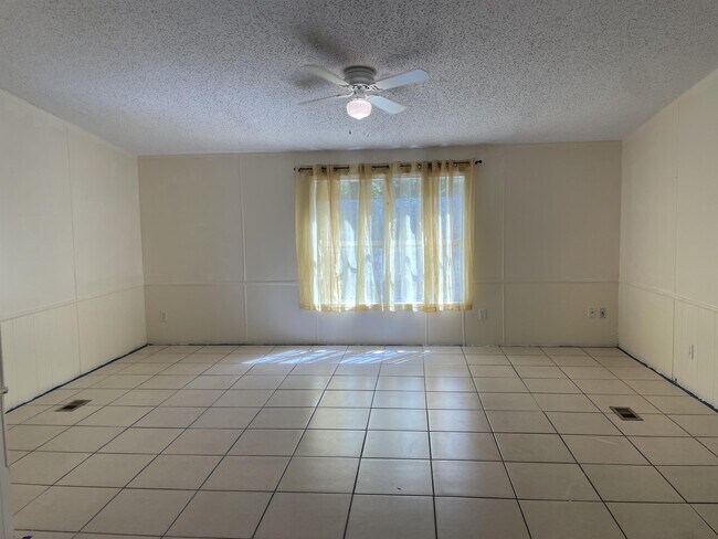 Foto del edificio - 355 Emmett Whaley Rd