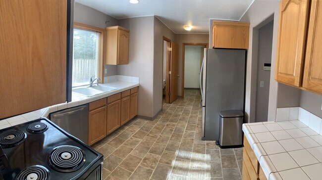 Building Photo - $2,650- 3 Bedrooms, 2.5 Baths Two-Story Ho...