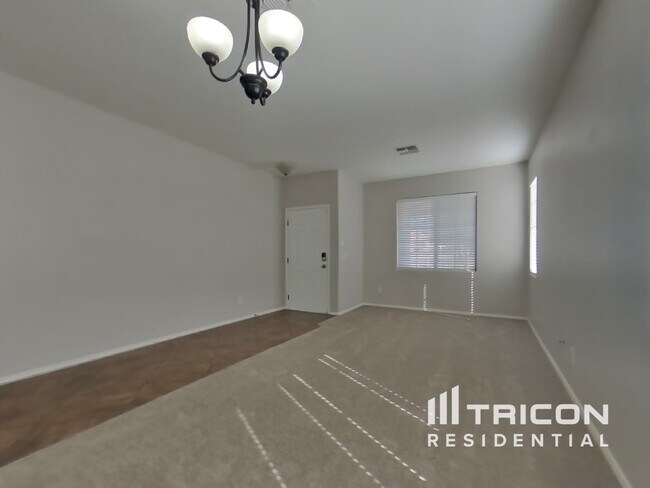 Foto del edificio - 8809 W Gardenia Ave