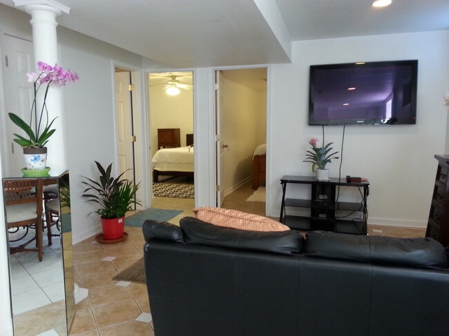 Sala de estar - 1619 45th St NW