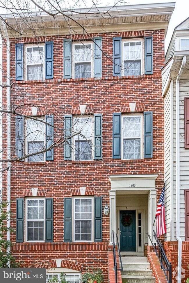 Building Photo - 1600B Hunting Creek Dr