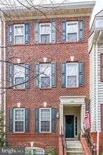 Building Photo - 1600B Hunting Creek Dr