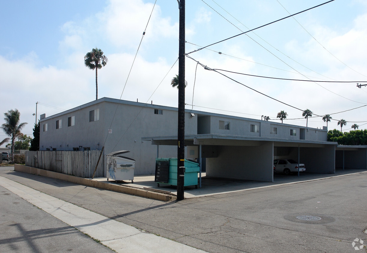 Building Photo - 6405 Nightingale St