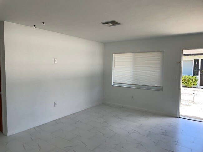 Foto del edificio - 627 92nd Ave N