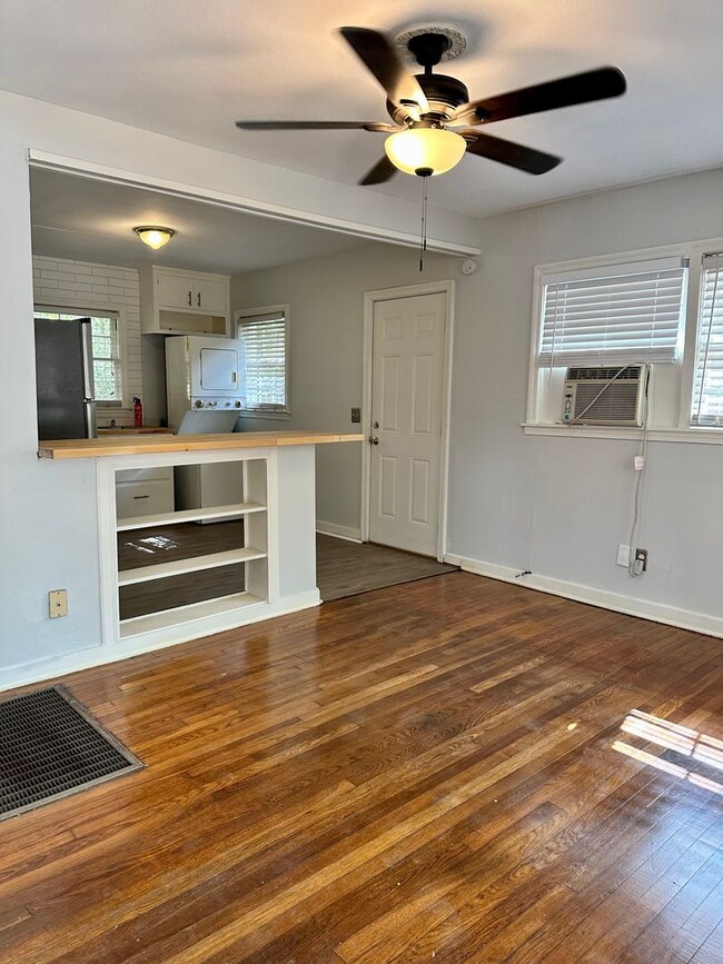 Building Photo - Newly Renovated 1 Bedroom In Belhaven Dupl...