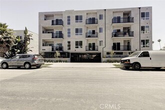 Building Photo - 14810 Delano St