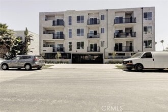 Building Photo - 14810 Delano St