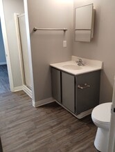 Bathroom Downstairs - Parkview Townhomes