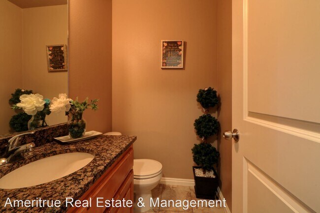 Building Photo - 3 br, 2.5 bath House - 1547 W 700 S
