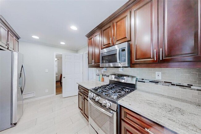 Building Photo - 3639 N Druid Hills Rd