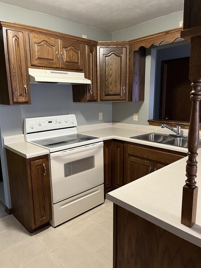 969 B McDonald Dr, Sugarcreek, OH 44681 Townhome Rentals in