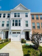 Building Photo - 419 Foxglove Way