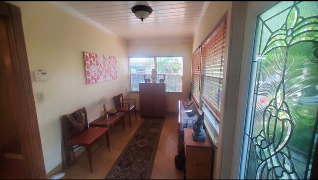 Building Photo - 215 N Palmway