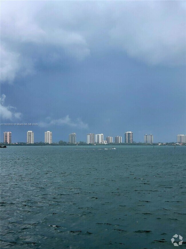 Building Photo - 100 Shore Ct