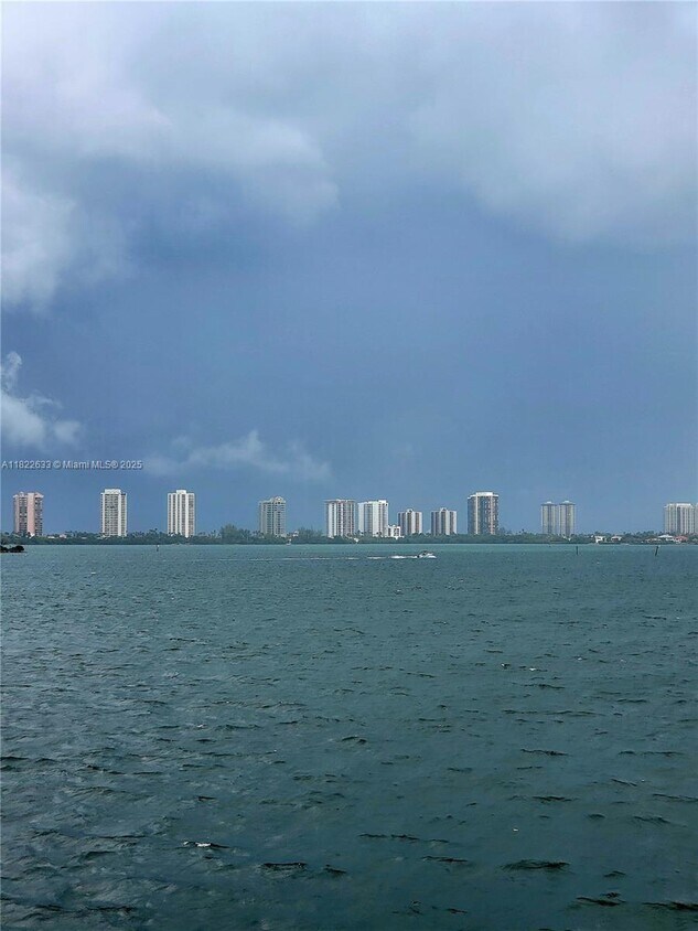 Foto principal - 100 Shore Ct