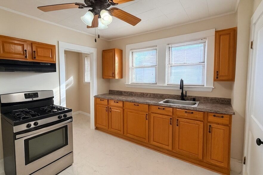 Photo - 183 Willis Avenue Unit 2