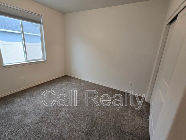 Building Photo - 5609 N Calvin Rd