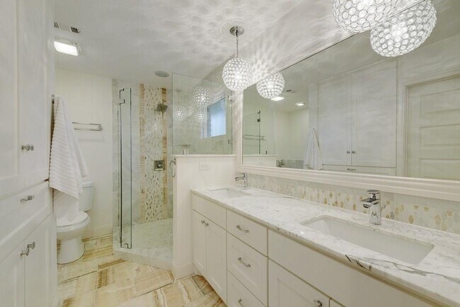 Building Photo - 9304 Spring Hollow Dr