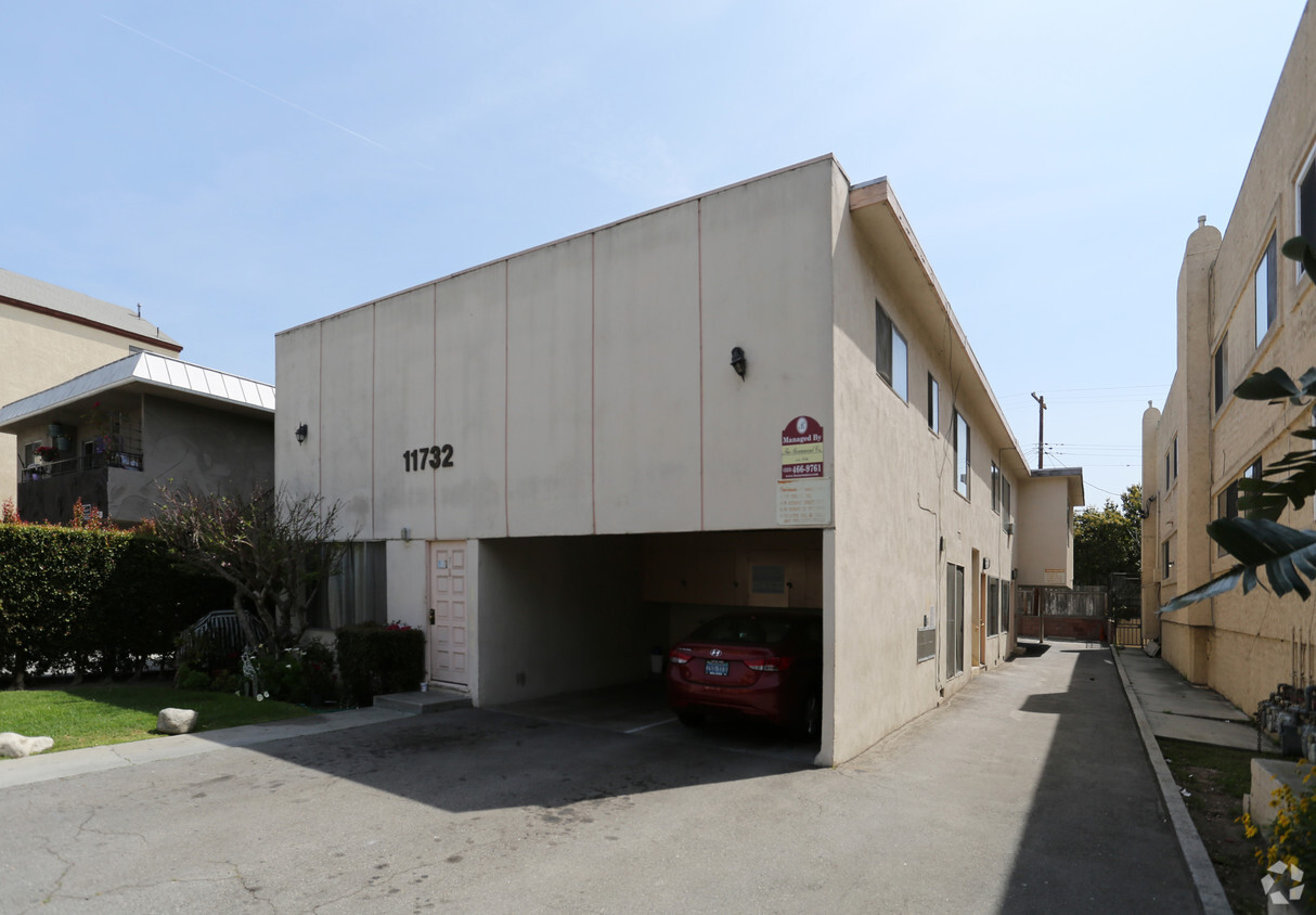 Primary Photo - 11732 Avon Way