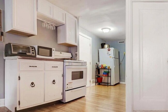 Foto del edificio - 2 bedroom in Chicago IL 60657