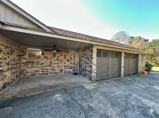 Building Photo - 206 Verna St
