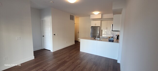 Photo du bâtiment - 1000 Lackner Pl