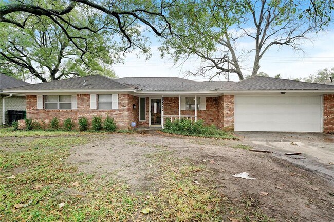 Building Photo - 9825 Pine Lake Dr