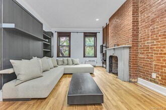 Building Photo - 348 E 89th St