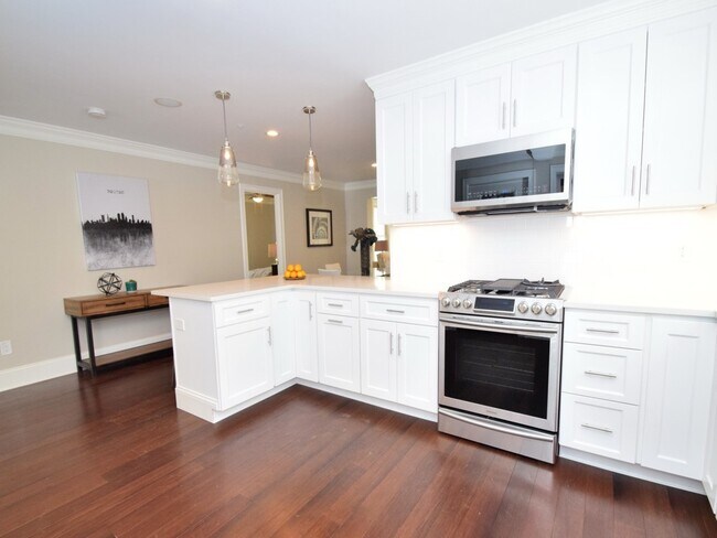Building Photo - 41 Wenham St