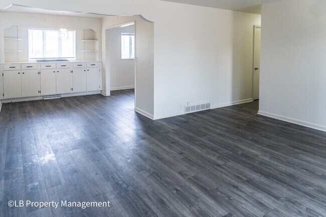 Building Photo - 3025 W Saratoga Ave