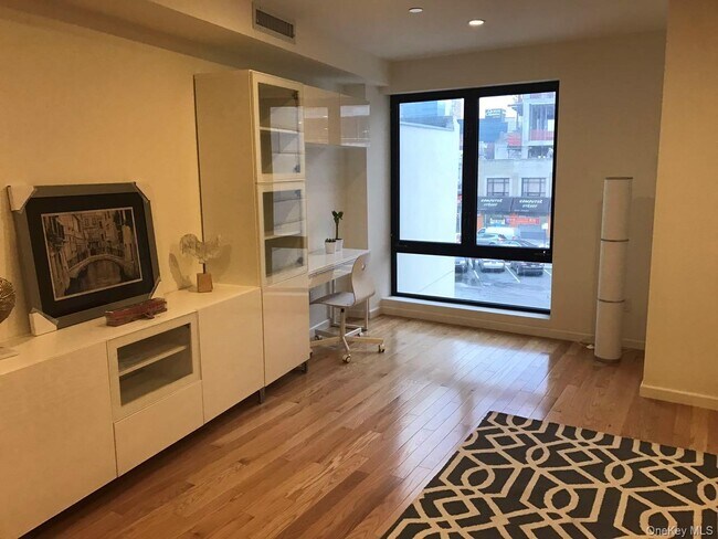 Foto del edificio - 135-17 Northern Blvd