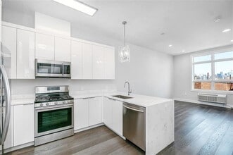 Building Photo - 119 Peter St