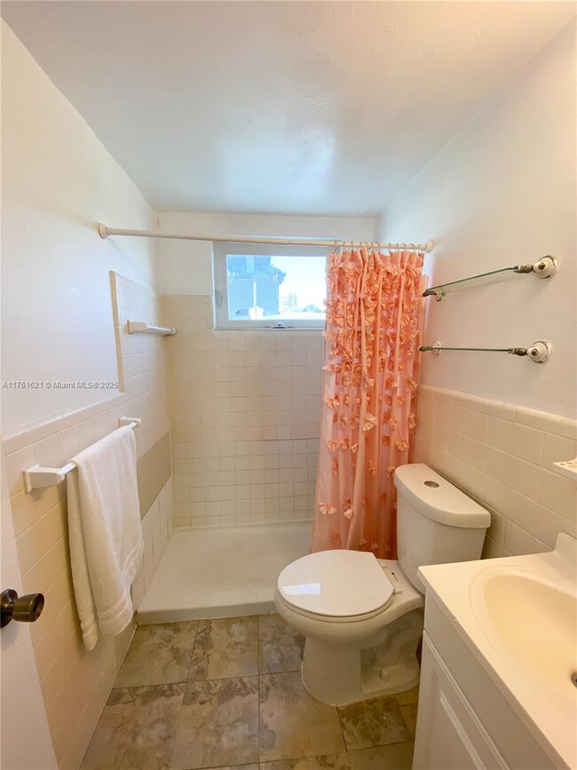 Building Photo - 158 Ocean Dr