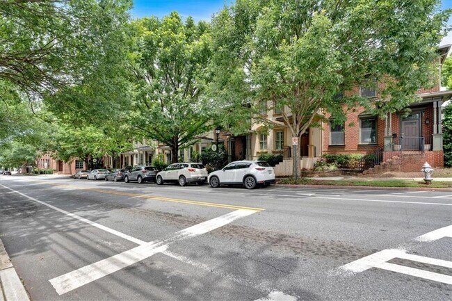 Foto del edificio - 942 Glenwood Ave SE