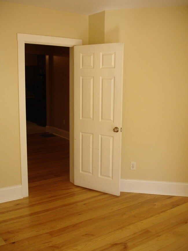 Building Photo - 518 N Queen St