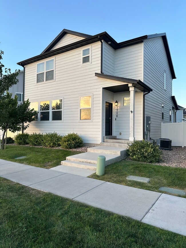 Building Photo - 1716 N 1230 E