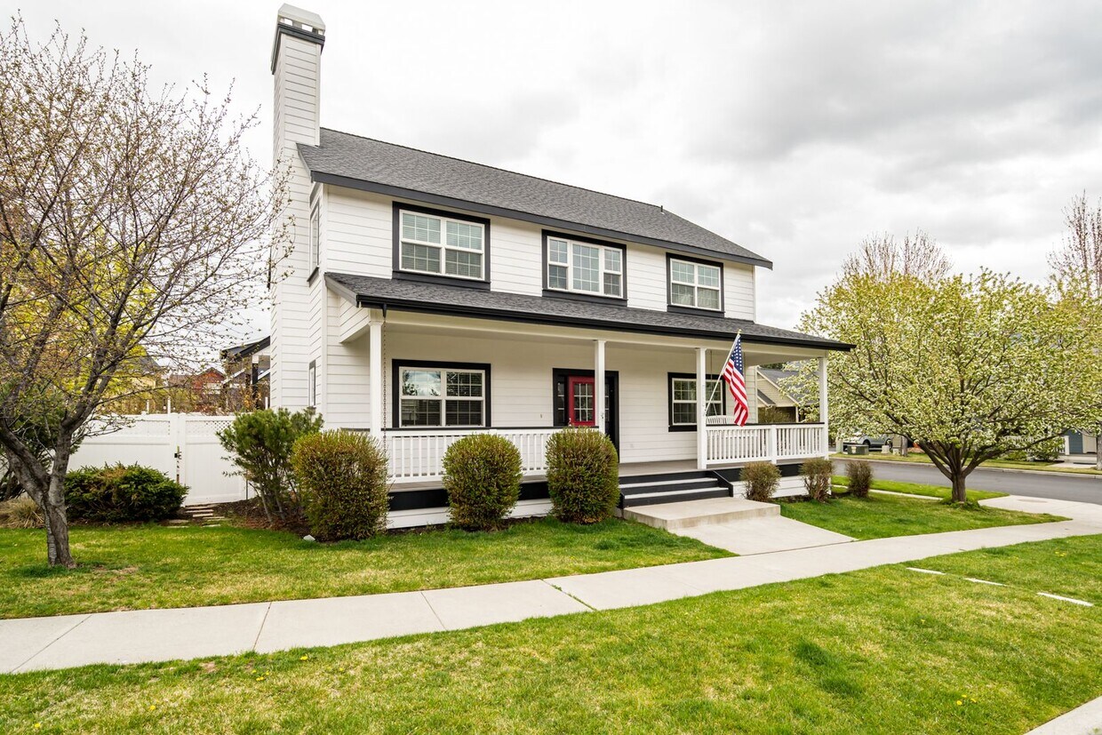 Foto principal - 3 Bed 2.5 Bath House with Air Conditioning