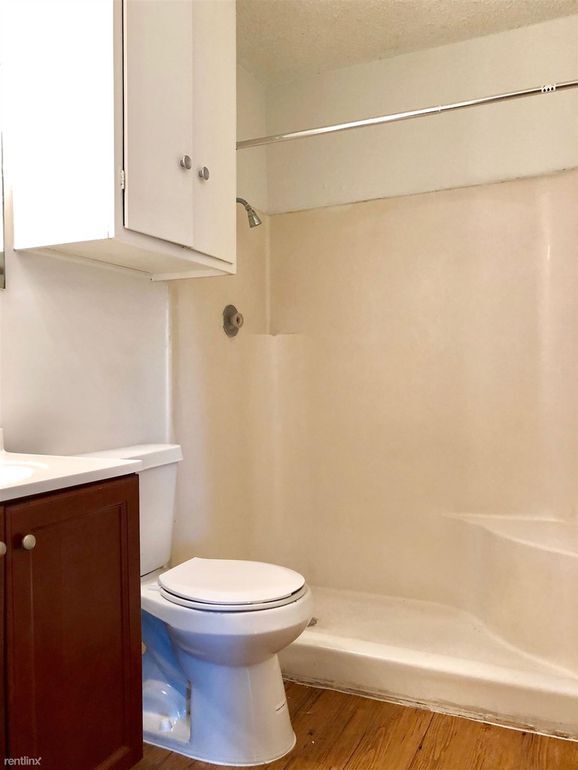 Bathroom associated with balcony bedroom - 1338 Churing Dr