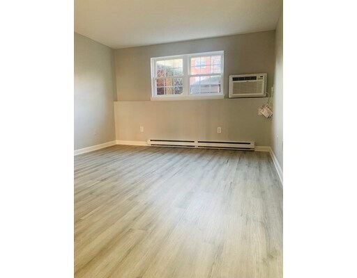 Foto del edificio - 33 Maplecrest Dr